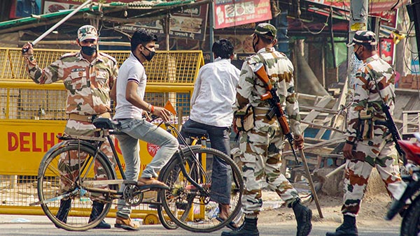 Man Living In A Car From 47 Days: कोरोना लॉकडाउन कार में 47 दिनों तक फंसा जानकारी