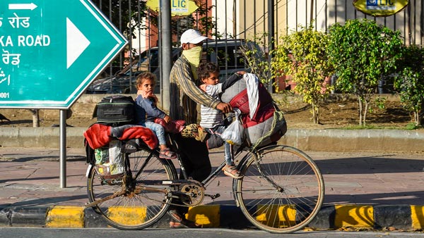 Migrants Tricked Into Selling Off Cycles: प्रवासी मजदूरों की धोखे से साइकिल खरीदने की कोशिश
