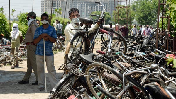 Migrants Tricked Into Selling Off Cycles: प्रवासी मजदूरों की धोखे से साइकिल खरीदने की कोशिश