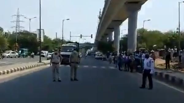 अपनी ही शादी में पुलिस जीप में पहुंचा दूल्हा, वजह जानकर सब हुए हैरान