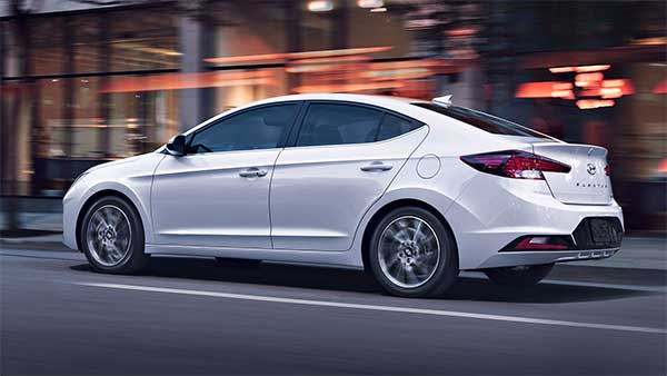 Hyundai Elantra ‘S’ Variant Discontinued: हुंडई एलांट्रा 'एस' वैरिएंट हुया बंद, कीमत अब 18.49 लाख रुपये से शुरू