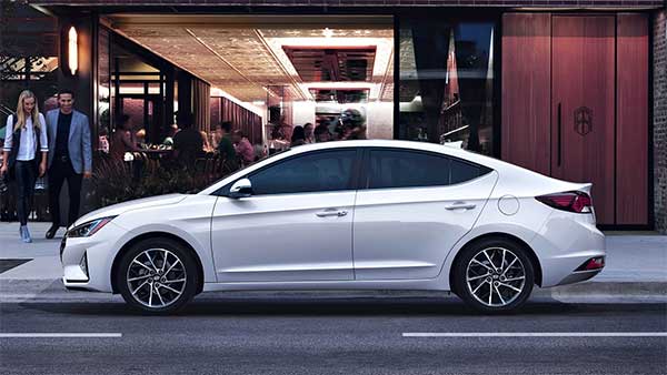 Hyundai Elantra ‘S’ Variant Discontinued: हुंडई एलांट्रा 'एस' वैरिएंट हुया बंद, कीमत अब 18.49 लाख रुपये से शुरू