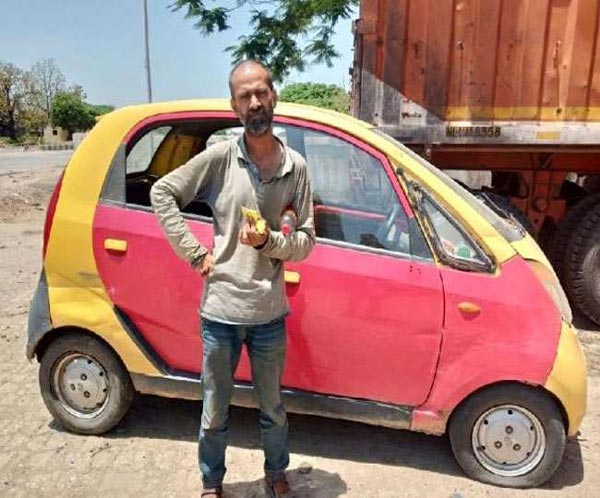 Man Living In A Car From 47 Days: कोरोना लॉकडाउन कार में 47 दिनों तक फंसा जानकारी