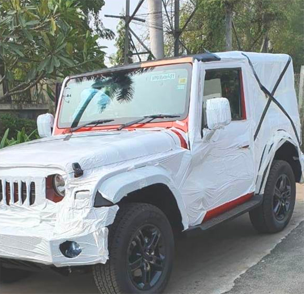 2020 Mahindra Thar Spied: नई महिंद्रा थार अगस्त में होगी लॉन्च, डीलरशिप में पहुंचना हुई शुरू