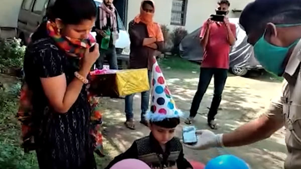 लॉकडाउन में बच्ची का बर्थडे मनाने घर पहुंची बिहार पुलिस, पेरेंट्स रह गए हैरान