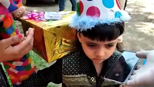 लॉकडाउन में बच्ची का बर्थडे मनाने घर पहुंची बिहार पुलिस, पेरेंट्स रह गए हैरान