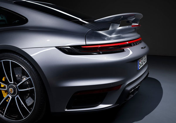Porsche Reopens Dealerships In India: पोर्शे के डीलरशिप और सर्विस सेंटर दोबारा खुले