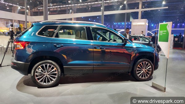 Skoda Karoq Spied: स्कोडा कैरोक लॉन्च के पहले आई नजर, जाने क्या वैरिएंट व फीचर्स