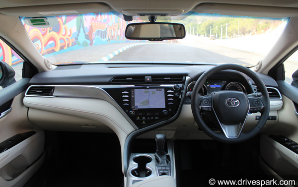 2020 Toyota Camry BS6 Price Revealed: टोयोटा ने बीएस6 कैमरी की कीमत का किया खुलासा