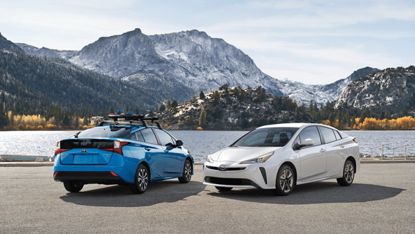 Toyota Two New Hybrid Car: टोयोटा 18 मई को पेश करेगी अपनी दो नई हाइब्रिड कार