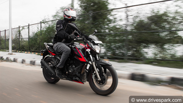 TVS Apache RTR 160 & RTR 200 4V Prices Hiked: टीवीएस अपाचे आरटीआर रेंज की कीमत में हुई वृद्धि, जाने कितने बढ़े दाम
