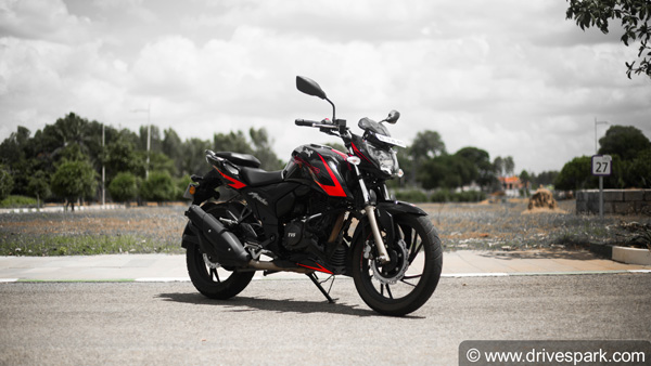 TVS Apache RTR 160 & RTR 200 4V Prices Hiked: टीवीएस अपाचे आरटीआर रेंज की कीमत में हुई वृद्धि, जाने कितने बढ़े दाम