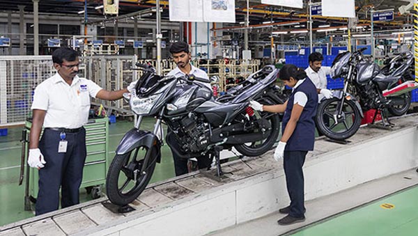 TVS Employees Take Salary Cut For Six Months: टीवीएस मोटर कर रही है कर्मचारियों के वेतन में कटौती