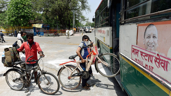 UP Govt Bans Purchase Of New Official Vehicles: नए वाहन नहीं खरीदेगी उत्तर प्रदेश सरकार, जानें कारण