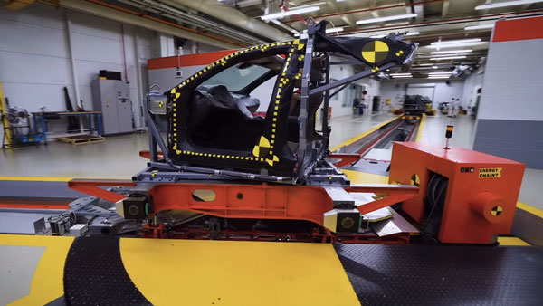 World's First Wrap-Around-Head Airbag: एक्यूरा ने बनाया नया एयरबैग, करेगा ड्राइवर की पूरी सुरक्षा