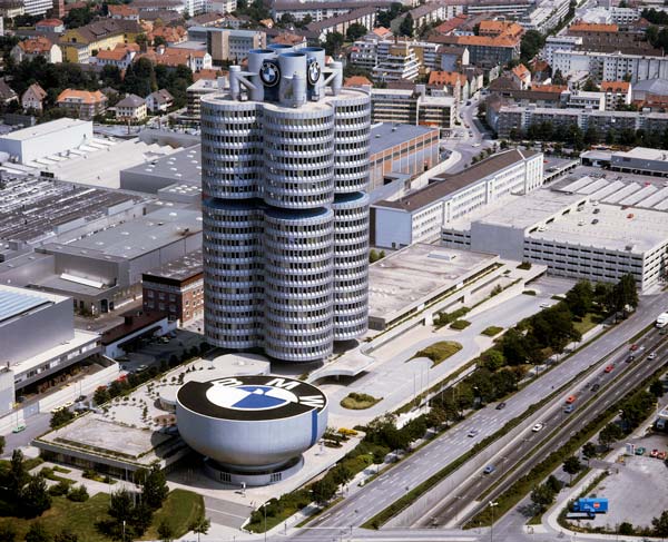 BMW To Lay Off Employees: बीएमडब्ल्यू कर रही है 10,000 कर्मचारियों की छंटनी