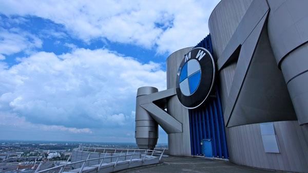 BMW To Lay Off Employees: बीएमडब्ल्यू कर रही है 10,000 कर्मचारियों की छंटनी