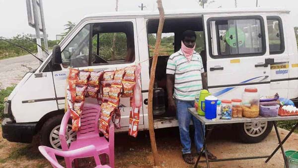 Cab Drivers In Hyderabad Turn Fruit Sellers: आमदनी के लिए टैक्सी चालक फल बेचने को मजबूर