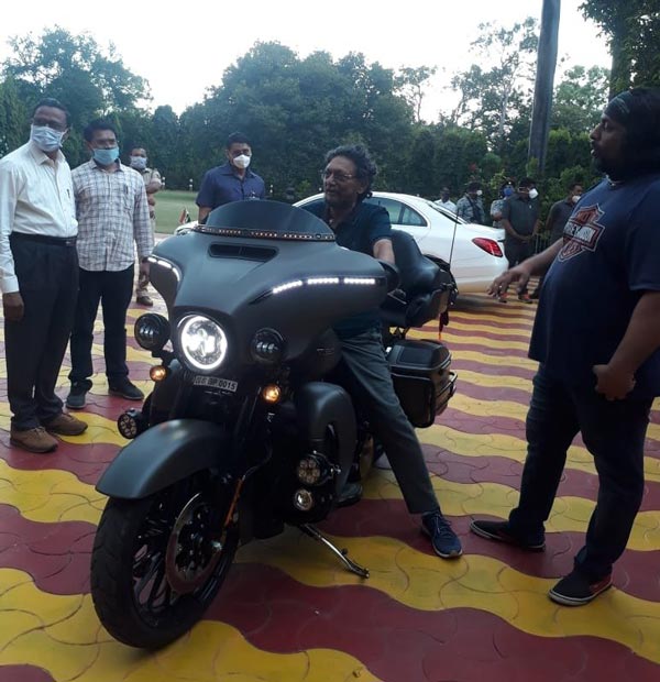 Chief Justice Bobde On A Harley Bike: मुख्य न्यायाधीश शरद बोबड़े दिखें हार्ले डेविडसन बाइक के साथ
