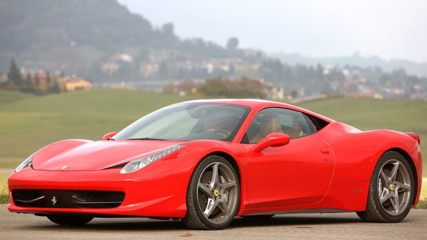 Tiger Shroff Backflips Over A Ferrari 458 Italia: टाइगर श्राफ ने फरारी के ऊपर से मारी बैक फ्लिप