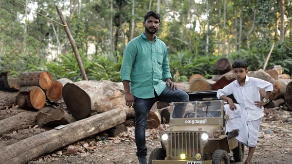 Miniature Jeep Willys: साल के बेटे के लिए इस व्यक्ति ने बनाई छोटी जीप विलीस, देखें वीडियो