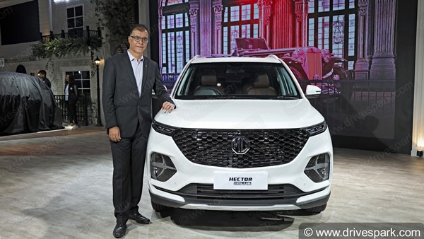 MG Hector Plus Spied Testing: एमजी हेक्टर प्लस लॉन्च से पहले आई नजर, टोयोटा इनोवा क्रिस्टा को देगी टक्कर