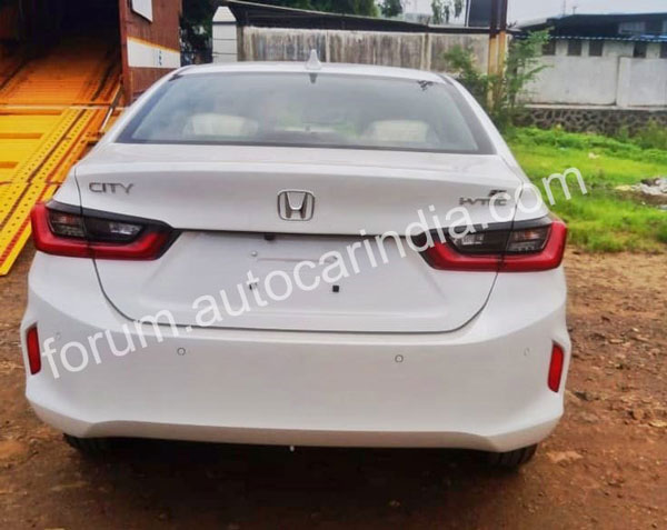 2020 Honda City Spied At Dealership: नई होंडा सिटी डीलरशिप पर पहुंचना हुई शुरू