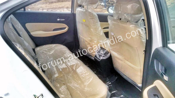 2020 Honda City Spied At Dealership: नई होंडा सिटी डीलरशिप पर पहुंचना हुई शुरू