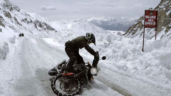 Indian Army Bike Expedition Video: भारतीय सैनिकों ने चीन की सीमा के नजदीक चलाई बाइक, देखें वीडियो