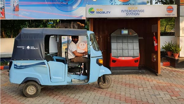 Indian Oil Battery Swapping Initiative: इंडियन ऑयल पंप पर मिलेगी बैटरी स्वैपिंग की सुविधा