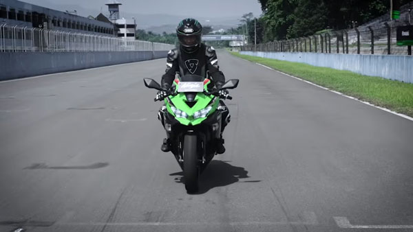 Kawasaki ZX 25R Specs Revealed: कावासाकी निंजा जेडएक्स-25आर की पॉवर फिगर का खुलासा