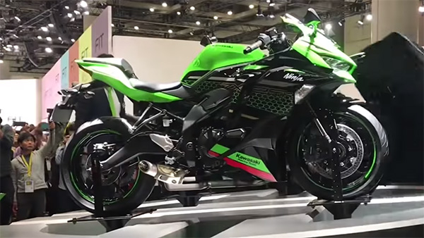 Kawasaki ZX 25R Specs Revealed: कावासाकी निंजा जेडएक्स-25आर की पॉवर फिगर का खुलासा