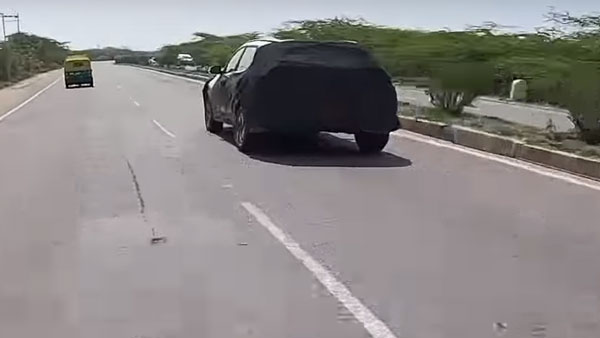 Kia Sonet Spy Pics: किया सॉनेट टेस्टिंग फीचर्स इंजन लॉन्च जानकारी
