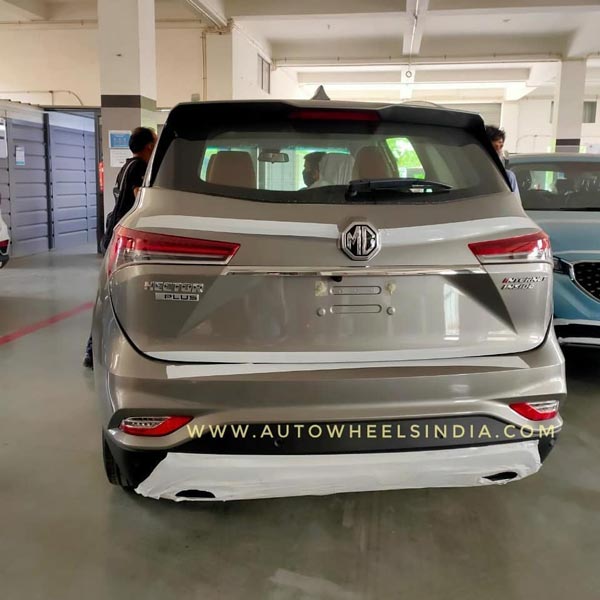 MG Hector Plus Spied At Dealership: एमजी हेक्टर प्लस डीलरशिप पर आई नजर, जल्द होगी लॉन्च