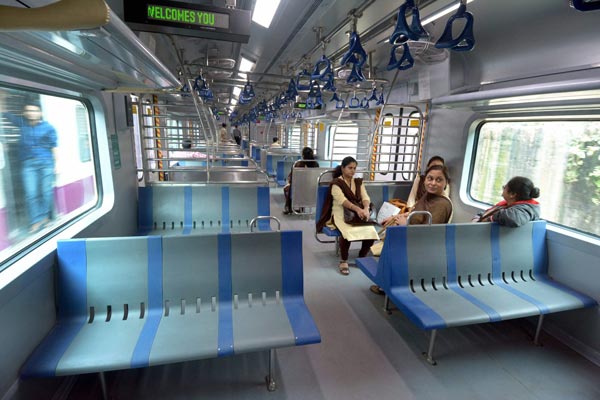 Mumbai Local Train Service Resume: मुंबई लोकल ट्रेन सेवा शुरू सिर्फ जरुरी सेवा कर्मचारियों के लिए जानकारी