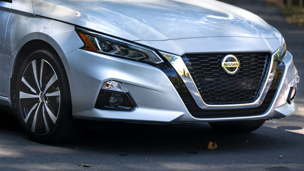 Nissan To Launch Compact Sedan: निसान की यह कार देगी मारुति डिजायर को टक्कर