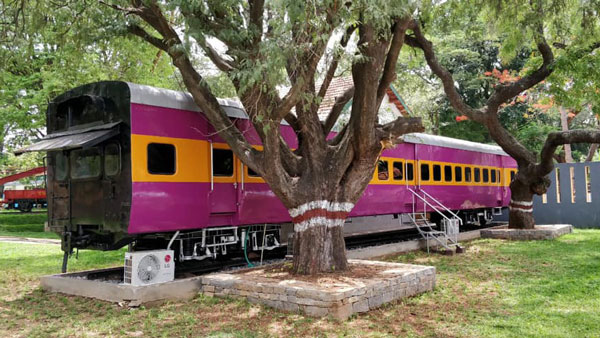 Railway Coach Modified As Restaurant: रेलवे कोच मॉडिफाई रेस्टॉरेंट देखें तस्वीरें