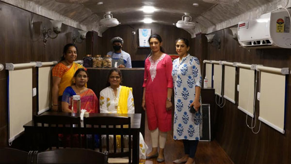 Railway Coach Modified As Restaurant: रेलवे कोच मॉडिफाई रेस्टॉरेंट देखें तस्वीरें