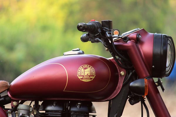 Modified Royal Enfield Classic 350: रॉयल एनफील्ड क्लासिक 350 को दिया रेट्रो कूजर लुक, तस्वीरें