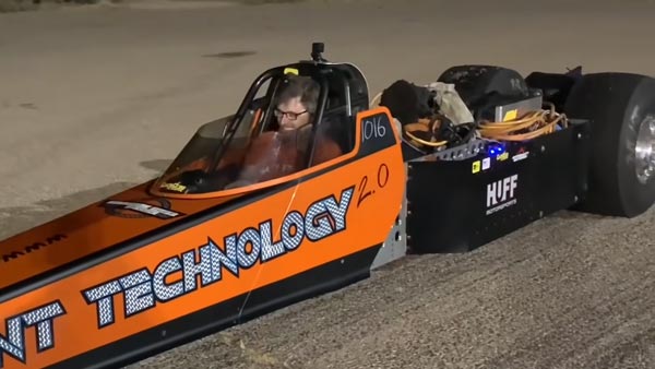 Electric Drag Race Car Created World Record: इस इलेक्ट्रिक ड्रैग रेस कार ने बनाया नया वर्ल्ड रिकाॅर्ड, जानें