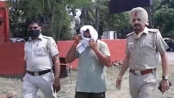 Parking Lot With 18 SUVs Seized By Cops: कार चोर गिरोह का हुआ पर्दाफाश, मिली 3 करोड़ की कारें
