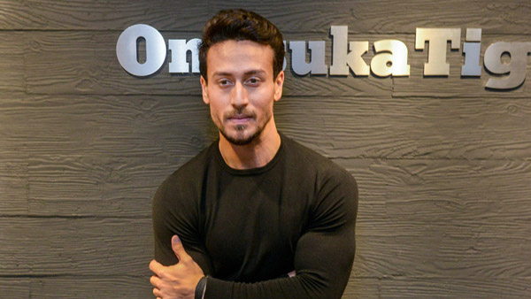 Tiger Shroff Backflips Over A Ferrari 458 Italia: टाइगर श्राफ ने फरारी के ऊपर से मारी बैक फ्लिप