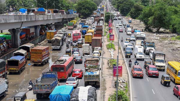 Car Towing Jugaad In Mumbai: भारत कार टोइंग जुगाड़ वीडियो