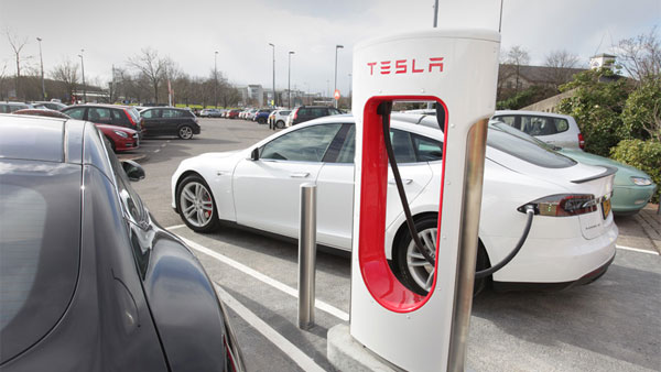 UK Offers Subsidy For Shifting To EVs: इलेक्ट्रिक वाहन खरीदने पर सब्सिडी ब्रिटेन 5 लाख रुपये जानकारी
