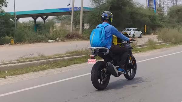 BMW G 310 R & G 310 GS Spied: बीएमडब्ल्यू जी 310 आर व जी 310 जीएस टेस्टिंग के दौरान आईं नजर