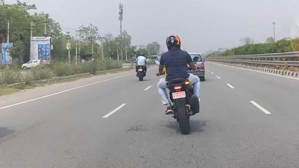 BMW G 310 R & G 310 GS Spied: बीएमडब्ल्यू जी 310 आर व जी 310 जीएस टेस्टिंग के दौरान आईं नजर