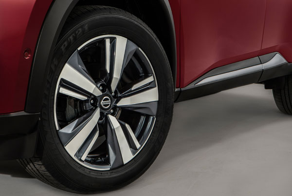 Nissan Teases New Upcoming SUV: निसान ने नई कॉम्पैक्ट एसयूवी की दिखाई झलक, देखें