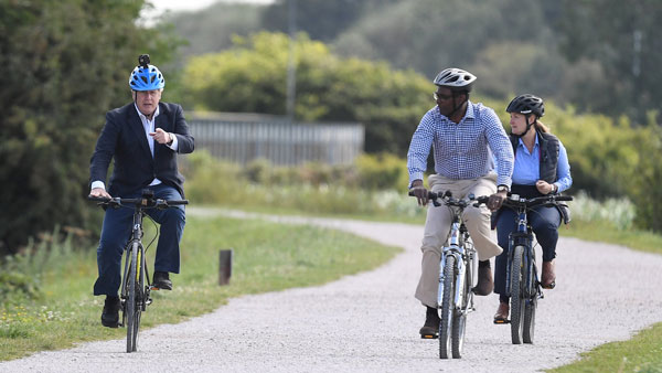 UK Prime Minister Rides Hero Cycle: यूके के प्रधानमंत्री ने चलाई हीरो की मेक-इन-इंडिया साइकिल