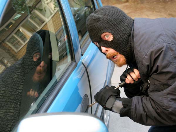 UK Reports 300 Car Thefts Daily: यूनाइटेड किंगडम में हर दिन चोरी हो रही हैं 300 कारें, प्रशासन विफल