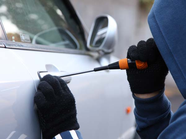 UK Reports 300 Car Thefts Daily: यूनाइटेड किंगडम में हर दिन चोरी हो रही हैं 300 कारें, प्रशासन विफल
